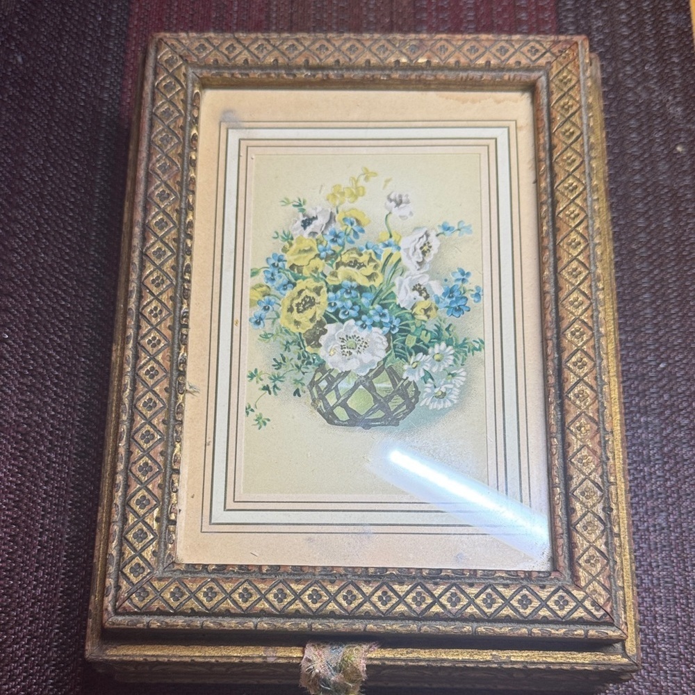Vintage Floral Candy/jewelry box - Picture 1 of 14